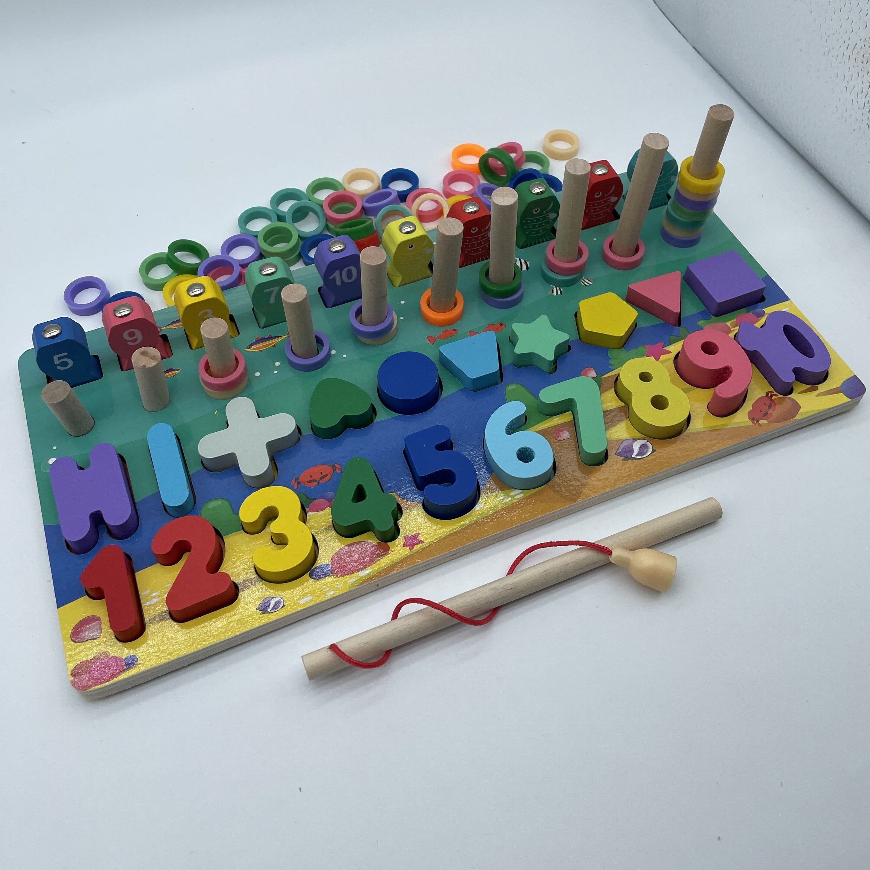 🧠 Brinquedo Educativo Montessori de Madeira – Letras, Números e Pescaria