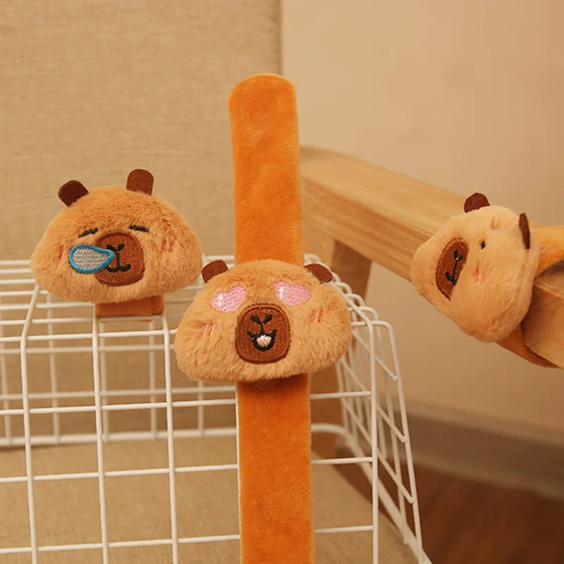 🦊 Pelúcia Abraço Kawaii – Pulseira de Animais