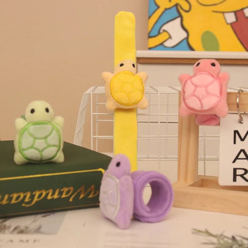 🦊 Pelúcia Abraço Kawaii – Pulseira de Animais